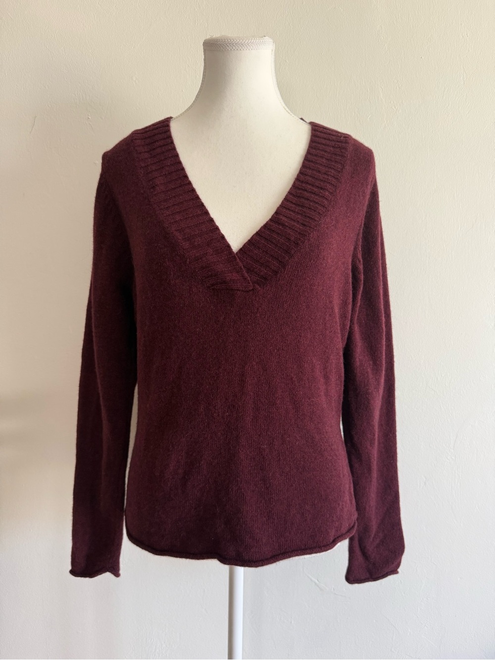 Sundance 100% Lambswool Burgundy V Neck Sweater Women’s M Fall Preppy Cozy Knit